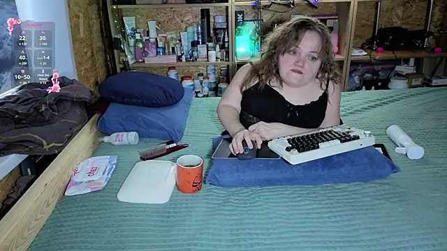 Snapshot of MiniNatalie chatting on January 2026 09:03:01 AM MiniNatalie online show from January 2026 09:03:01 AM