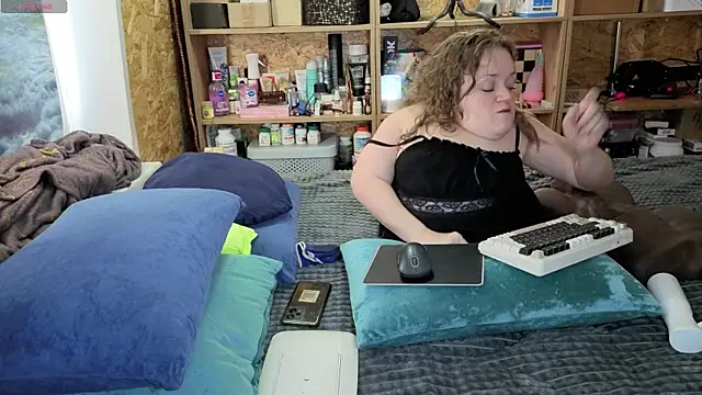 Snapshot of MiniNatalie chatting on February 2026 06:12:02 AM MiniNatalie online show from February 2026 06:12:02 AM