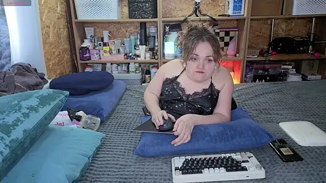 Snapshot of MiniNatalie chatting on February 2026 09:21:02 AM MiniNatalie online show from February 2026 09:21:02 AM