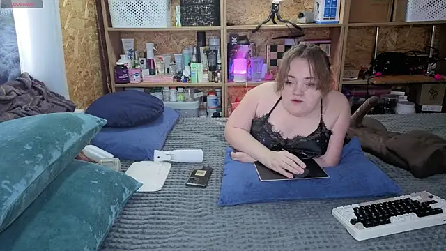 Snapshot of MiniNatalie chatting on March 2026 10:10:01 AM MiniNatalie online show from March 2026 10:10:01 AM