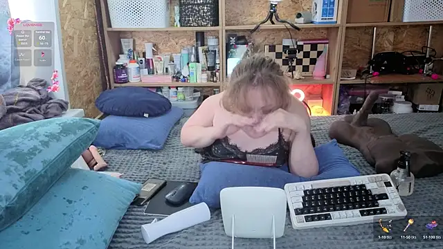 Snapshot of MiniNatalie chatting on March 2026 07:04:02 AM MiniNatalie online show from March 2026 07:04:02 AM