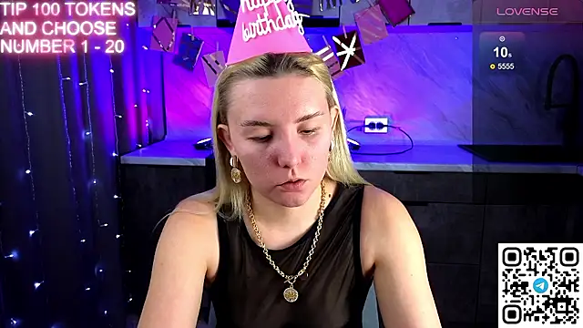 Snapshot of OliviaShepard chatting on December 2024 04:09:01 AM OliviaShepard online show from December 2024 04:09:01 AM