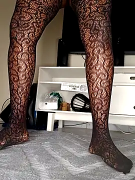 Lucyy1 online show from October 2025 09:44:02 PM