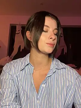 Mia-Minou online show from October 2025 08:32:02 PM