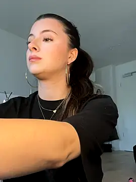 Mia-Minou online show from November 2025 10:49:02 AM