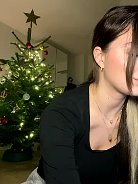 Mia-Minou online show from November 2025 03:15:02 PM