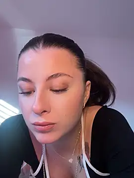 Mia-Minou online show from December 2025 12:00:01 PM