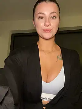 Mia-Minou online show from February 2026 11:03:02 PM