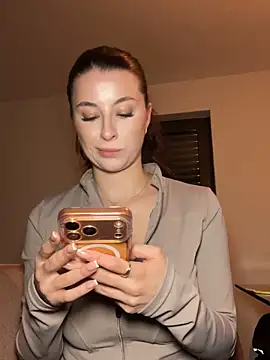 Snapshot of Mia-Minou chatting on March 2026 06:47:02 PM Mia-Minou online show from March 2026 06:47:02 PM