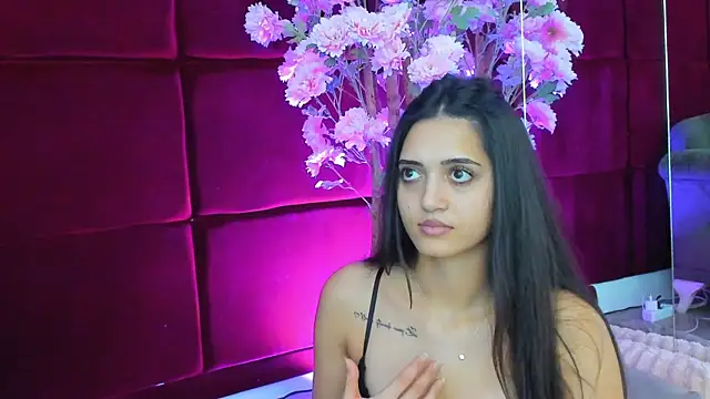 Snapshot of Alexxa chatting on October 2025 05:59:01 PM Alexxa online show from October 2025 05:59:01 PM