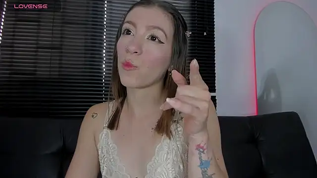 roxanne jones1 online show from April 2026 09:27:01 PM