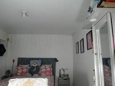 Snapshot of Corina_hot chatting on October 2025 08:51:01 PM Corina hot online show from October 2025 08:51:01 PM