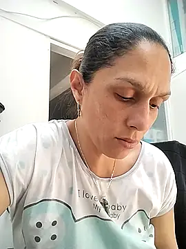 Snapshot of Corina_hot chatting on November 2025 04:39:02 PM Corina hot online show from November 2025 04:39:02 PM