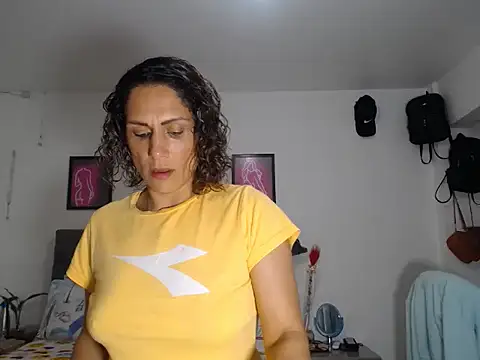 Snapshot of Corina_hot chatting on December 2025 10:16:02 PM Corina hot online show from December 2025 10:16:02 PM