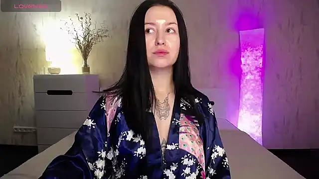 Snapshot of VioletCatt chatting on December 2024 06:31:02 AM VioletCatt online show from December 2024 06:31:02 AM