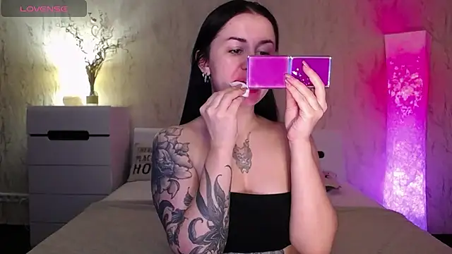 Snapshot of VioletCatt chatting on March 2025 07:09:02 AM VioletCatt online show from March 2025 07:09:02 AM