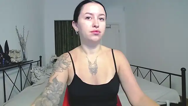 Snapshot of VioletCatt chatting on September 2025 05:52:02 AM VioletCatt online show from September 2025 05:52:02 AM