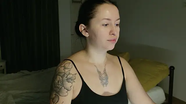 Snapshot of VioletCatt chatting on October 2025 05:41:02 AM VioletCatt online show from October 2025 05:41:02 AM