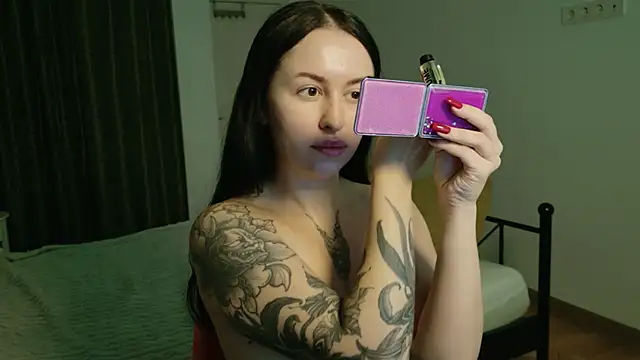 Snapshot of VioletCatt chatting on October 2025 05:48:02 AM VioletCatt online show from October 2025 05:48:02 AM