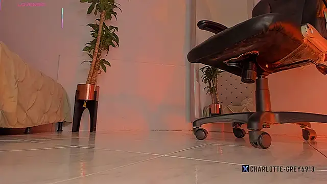 charlotte  grey online show from November 2025 08:05:01 PM