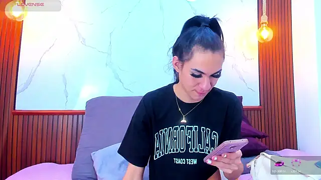 Mia thompson 19 online show from November 2025 05:44:02 PM