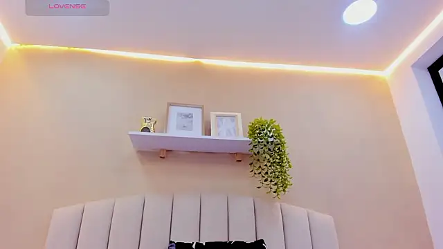 Mia thompson 19 online show from February 2026 07:10:01 PM