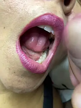 Snapshot of mayemarc chatting on March 2026 04:01:01 PM mayemarc online show from March 2026 04:01:01 PM