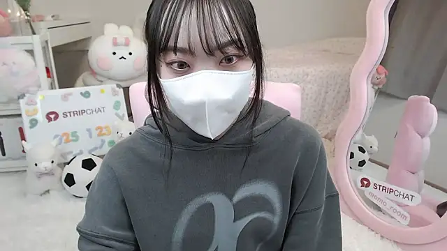momo room online show from January 2025 01:13:01 PM