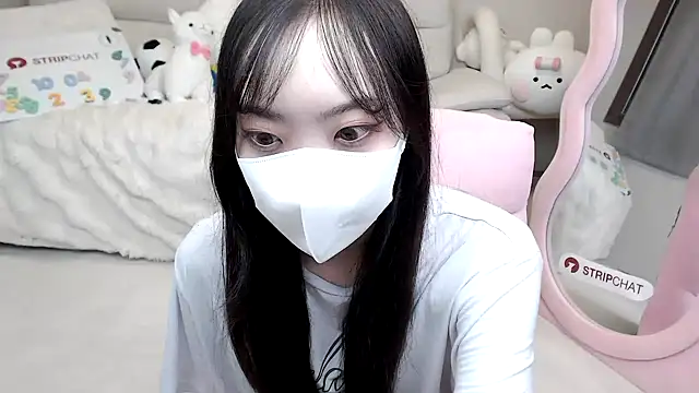 Snapshot of momo_room chatting on October 2025 06:33:01 AM momo room online show from October 2025 06:33:01 AM