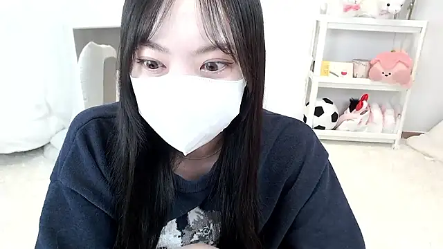 Snapshot of momo_room chatting on April 2026 11:02:02 AM momo room online show from April 2026 11:02:02 AM