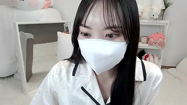 Snapshot of momo_room chatting on May 2026 11:17:01 AM momo room online show from May 2026 11:17:01 AM