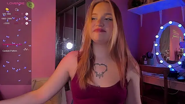 Snapshot of CarolineLovers chatting on October 2025 08:51:02 PM CarolineLovers online show from October 2025 08:51:02 PM