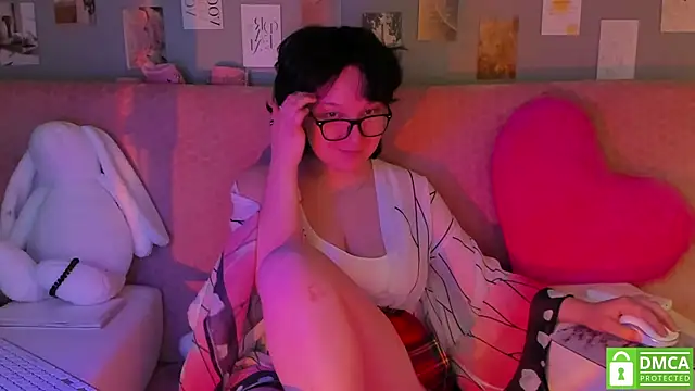 Snapshot of dreamgirllovee chatting on March 2025 04:07:02 AM dreamgirllovee online show from March 2025 04:07:02 AM