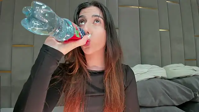 Snapshot of eva_lim chatting on December 2025 03:42:01 PM eva lim online show from December 2025 03:42:01 PM