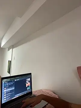 Snapshot of Pinkhotbaby chatting on February 2025 04:46:01 PM Pinkhotbaby online show from February 2025 04:46:01 PM