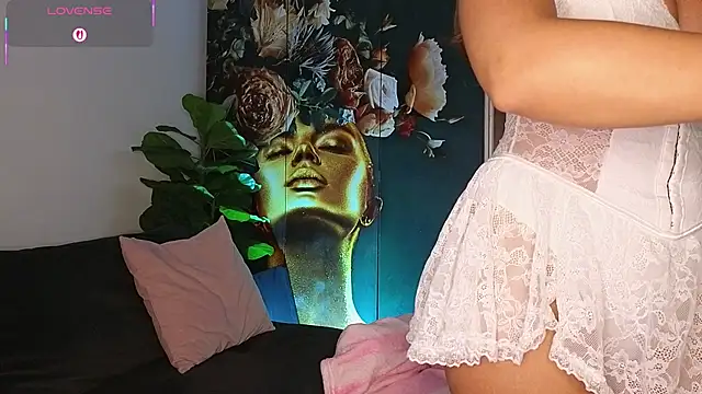 ReyaSophia online show from July 2026 08:02:01 PM