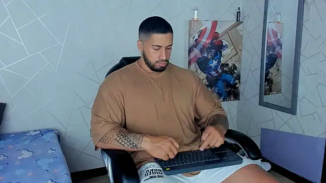 Snapshot of Cristian_Walker chatting on February 2025 12:05:02 PM Cristian Walker online show from February 2025 12:05:02 PM