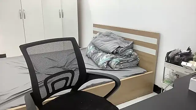 Snapshot of Louis_Baby chatting on September 2025 02:39:02 PM Louis Baby online show from September 2025 02:39:02 PM