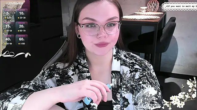 Snapshot of EvaBae chatting on January 2025 09:39:01 AM EvaBae online show from January 2025 09:39:01 AM