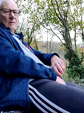 Snapshot of cutaboverest chatting on November 2025 03:35:01 PM cutaboverest online show from November 2025 03:35:01 PM