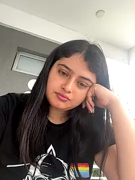 Stephania 18 online show from September 2025 06:42:01 PM