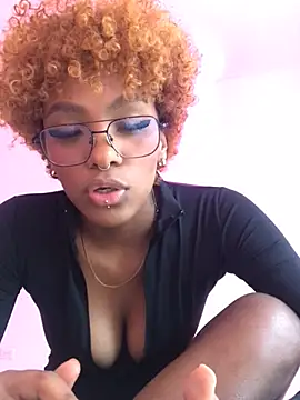Snapshot of LiannaDixon chatting on December 2024 10:20:01 PM LiannaDixon online show from December 2024 10:20:01 PM