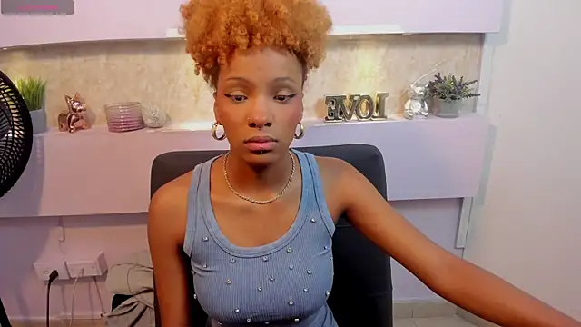 Snapshot of LiannaDixon chatting on December 2024 02:01:02 PM LiannaDixon online show from December 2024 02:01:02 PM