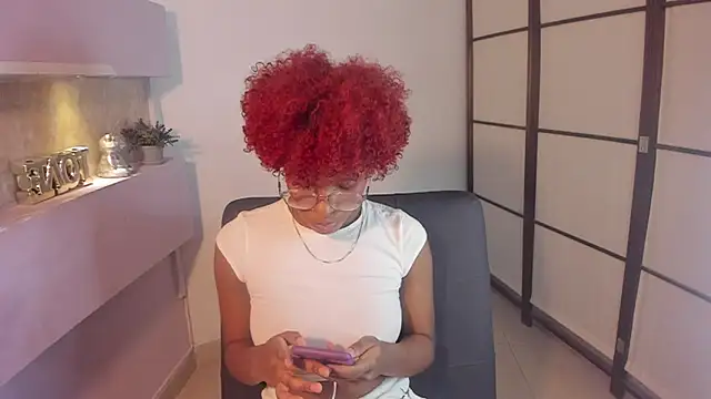 Snapshot of LiannaDixon chatting on January 2025 07:49:01 PM LiannaDixon online show from January 2025 07:49:01 PM