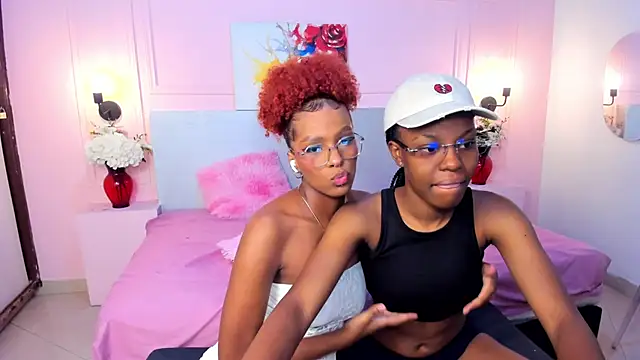 LiannaDixon online show from February 2025 01:22:01 PM