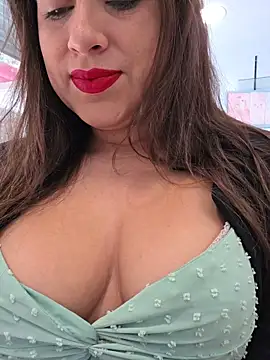 Snapshot of GatitaXD27 chatting on November 2025 10:37:01 AM GatitaXD27 online show from November 2025 10:37:01 AM