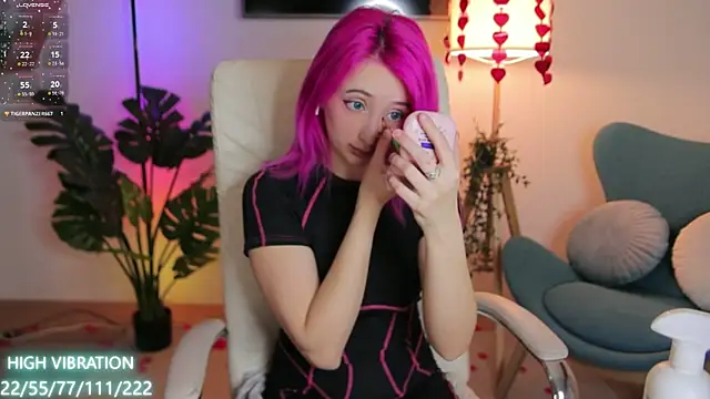 Snapshot of Selena_Lily chatting on February 2025 10:20:02 PM Selena Lily online show from February 2025 10:20:02 PM