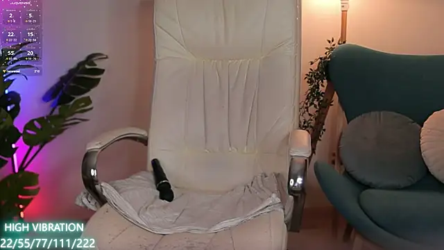 Snapshot of Selena_Lily chatting on March 2025 10:16:01 PM Selena Lily online show from March 2025 10:16:01 PM