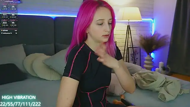 Snapshot of Selena_Lily chatting on March 2025 03:25:01 AM Selena Lily online show from March 2025 03:25:01 AM