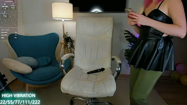 Snapshot of Selena_Lily chatting on March 2025 04:42:02 PM Selena Lily online show from March 2025 04:42:02 PM